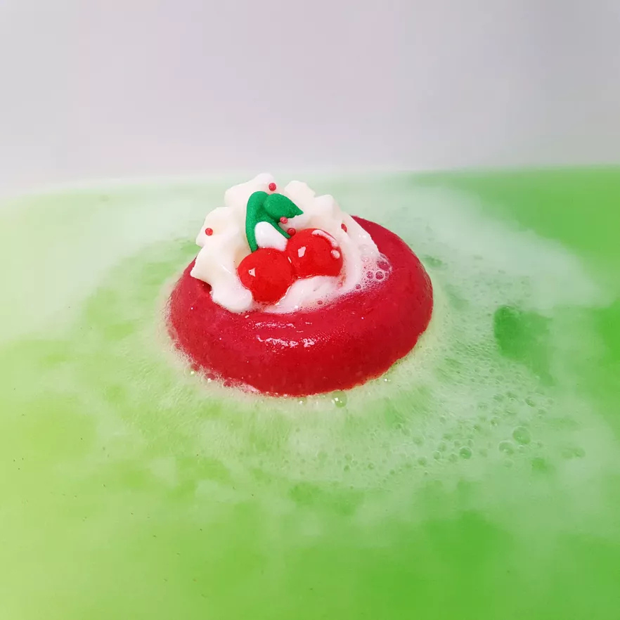 Rankų darbo  vonios burbulas BOMB COSMETICS Cherry On Top su natūraliais eteriniais aliejais, dovana moterims